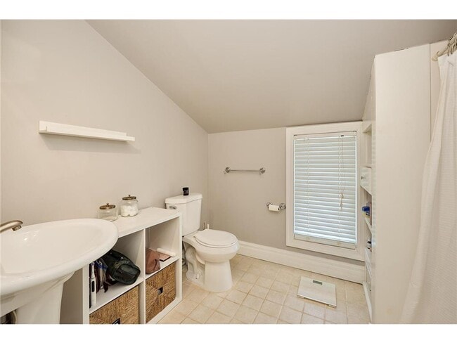 Building Photo - 4520 Bryant Ave S