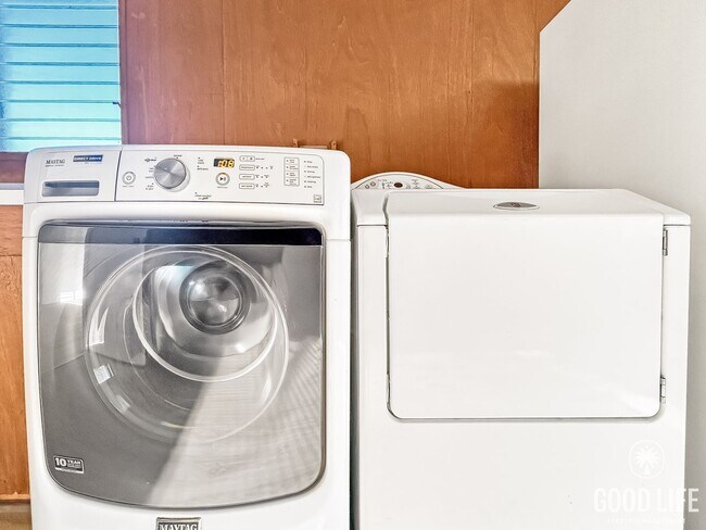 Building Photo - Beautiful 3BD/2BA W/ Private Pool, Garage, and A/C in Ocean Beach!