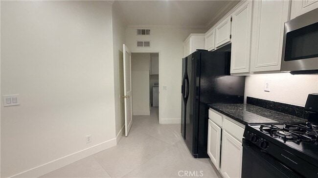 Building Photo - 449 Ridgeway