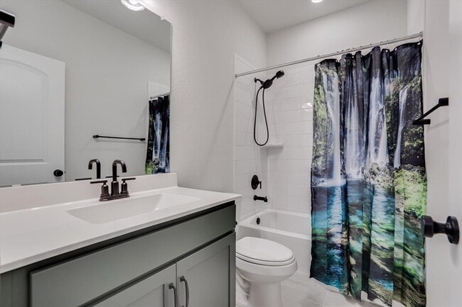 Building Photo - 168 Kings Cyn Dr