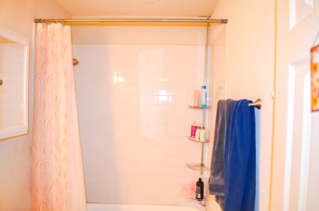 Building Photo - Three bedroom Two bath condo in Creeks Edge