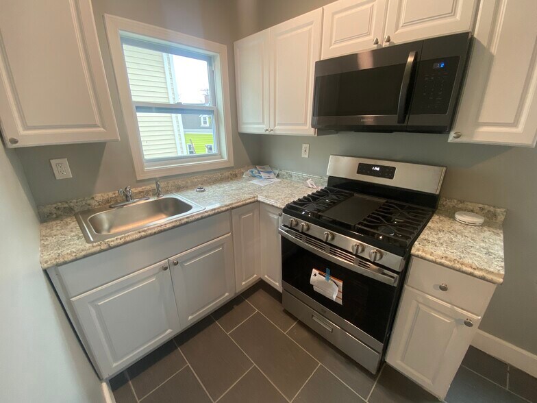 Kitchen - 194 Messer St