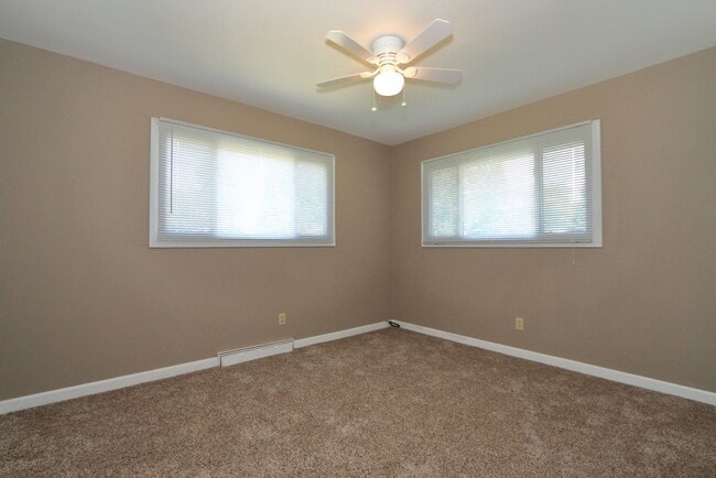 Building Photo - Charming 3 Bedroom 1 Bathroom Home
