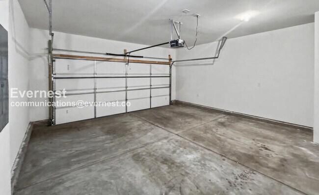 Building Photo - 3 Bed/2 Bath Home with Garage / Available Now!