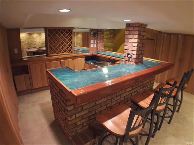 Basement Bar - 1730 Falcon Dr