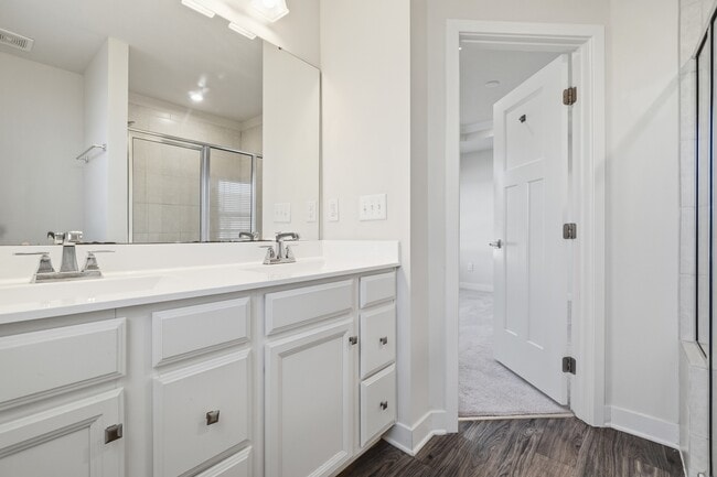 Building Photo - 266 Foxglove Dr