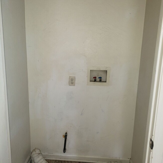 Building Photo - big720