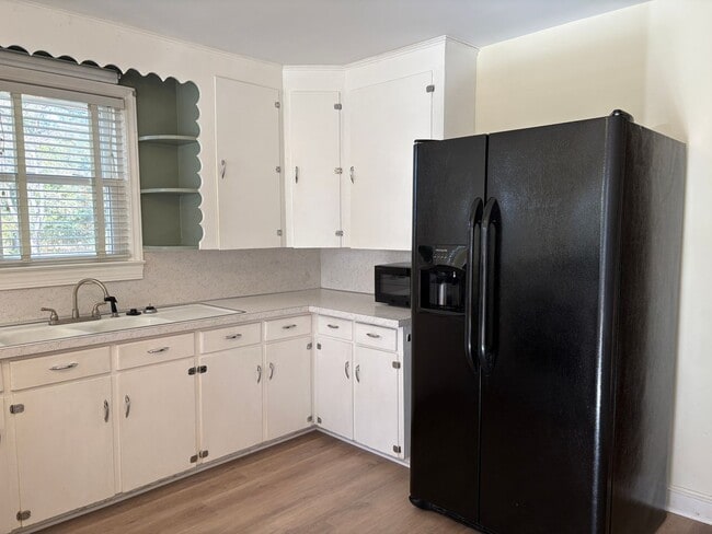 Building Photo - 3 Bedroom, 1.5 Bathroom House in Winston-Salem!