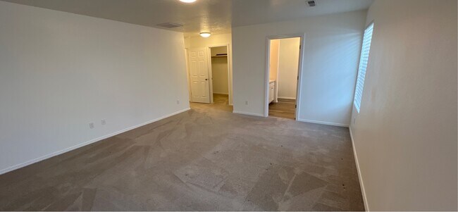 Building Photo - 7748 E Bratton Dr