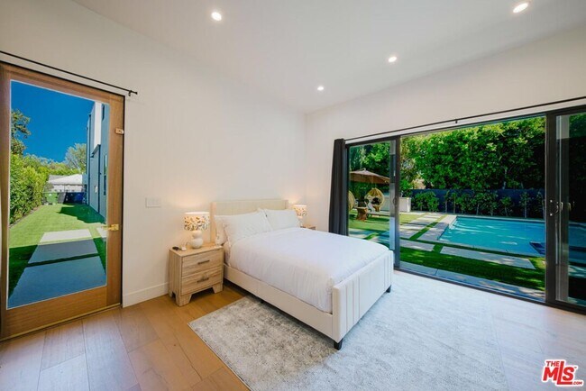 Building Photo - 5141 Varna Ave