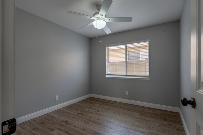Building Photo - 27263 Family Cir
