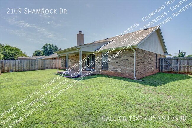 Building Photo - 2109 Shamrock Dr