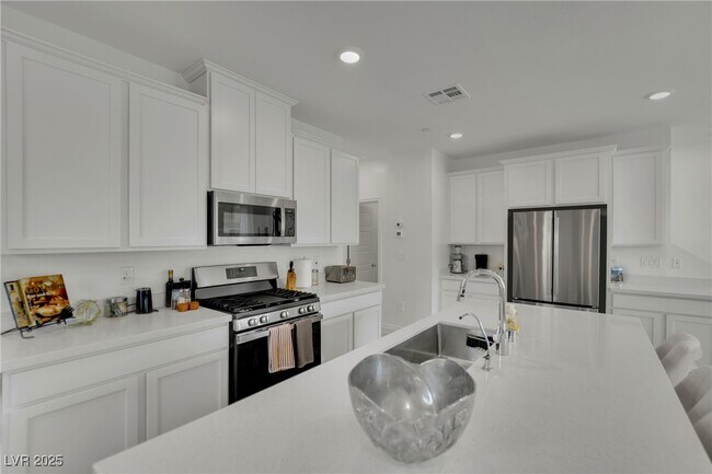 Building Photo - 8907 Roadrunner Ravine St