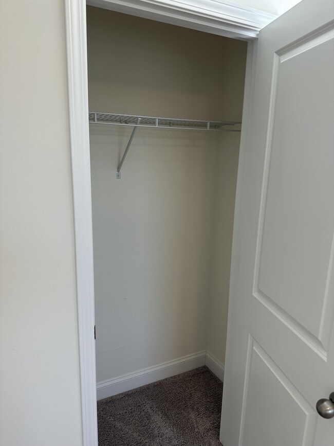 Building Photo - 1027 S Point Rd