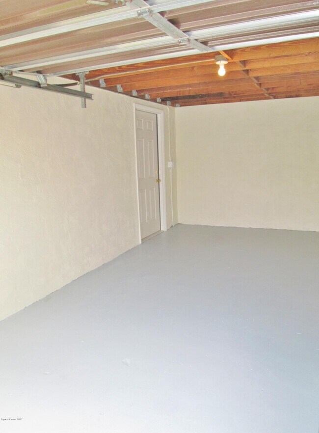 Building Photo - 3261 Beach View Way