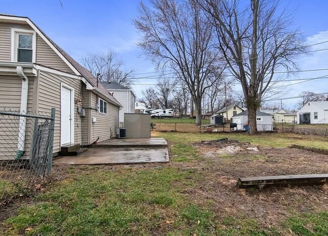 Building Photo - 3 Bedroom With Office And Fenced Yard
