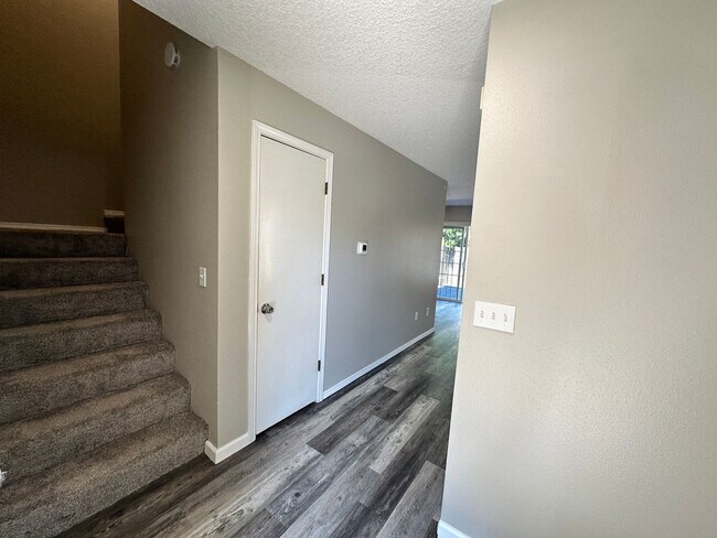 Building Photo - Lydia Court Duplex