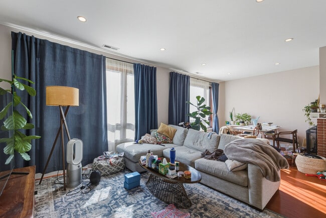 Building Photo - 26 Winfield St