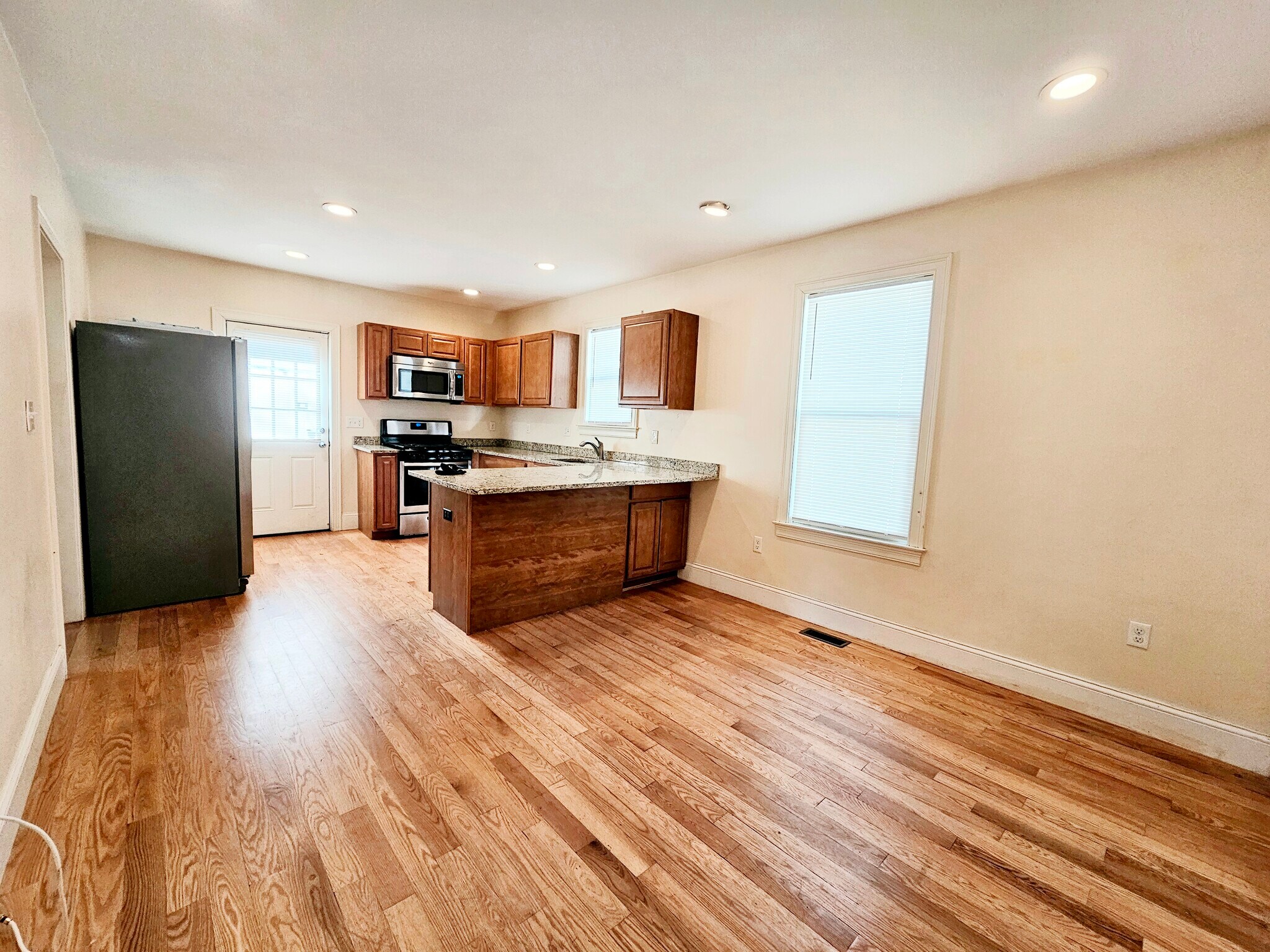 Building Photo - 35 Pratt St