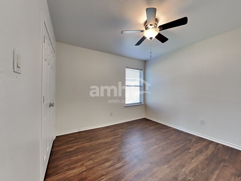 Building Photo - 102 Independence Tr