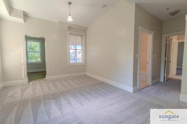Building Photo - 1729 Park Ave