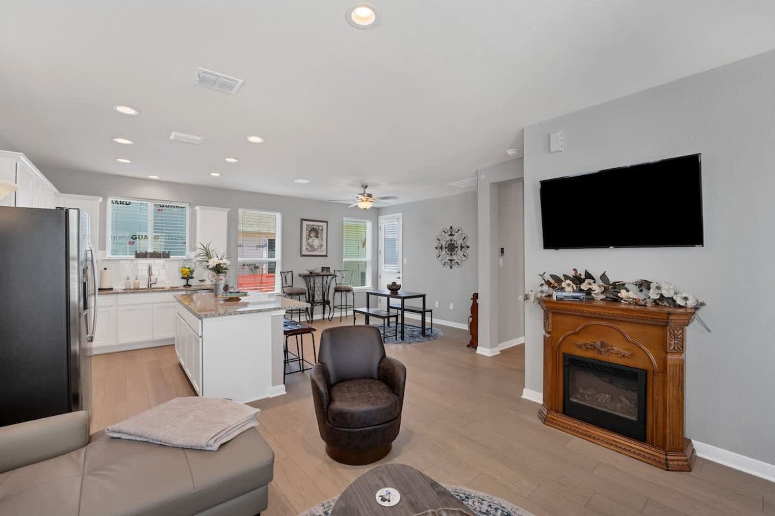 Building Photo - 2147 Hofstaat-SI ID1351223P