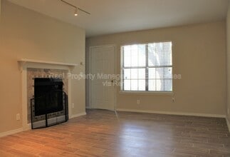 Building Photo - 11130 N Stratford Dr