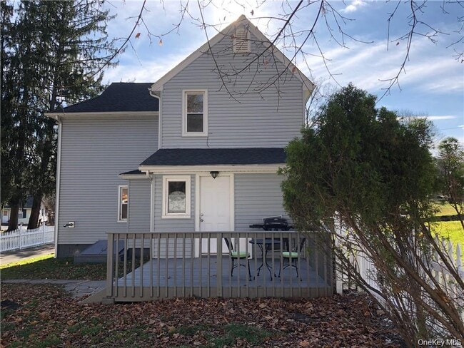 Building Photo - 4 Edgewood Dr