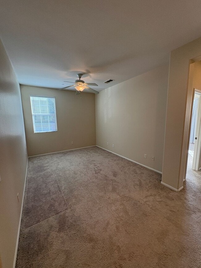 Building Photo - Spacious Townhome in Ventura!