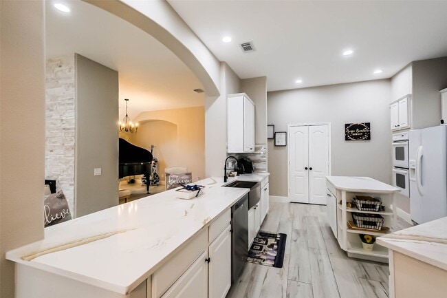 Building Photo - 10010 Forest Spring Ln