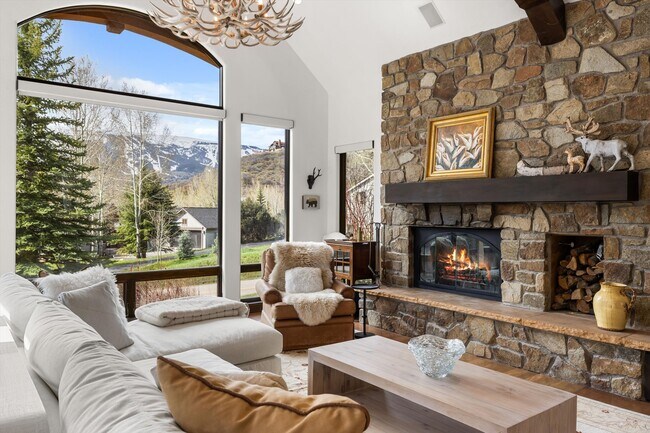 Building Photo - 875 Horse Ranch Dr
