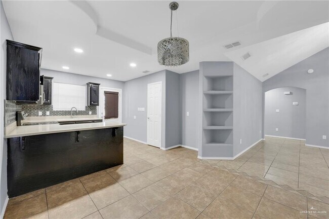 Building Photo - 28 Silver Oak Ave