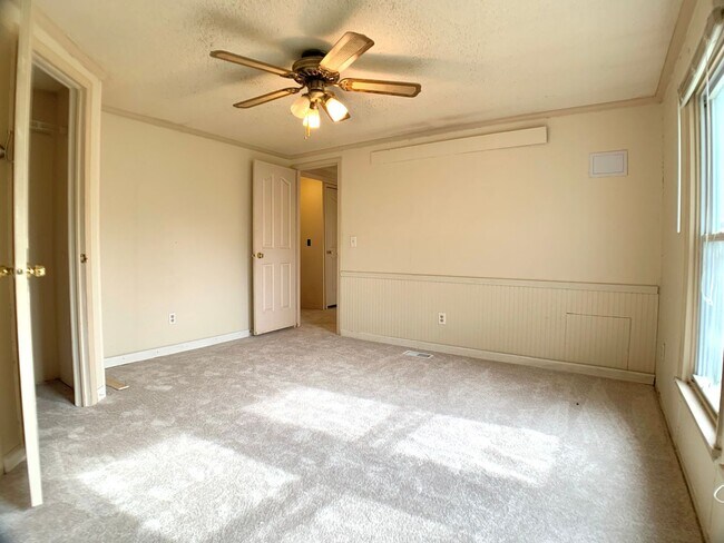 Building Photo - 2551 Farm Cir