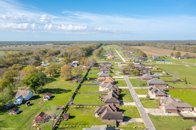 Building Photo - Welcome to Live Oak Circle!