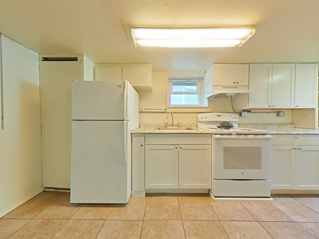 Building Photo - SUMMER SPECIAL ~ $860 OFF FIRST MONTHS RENT