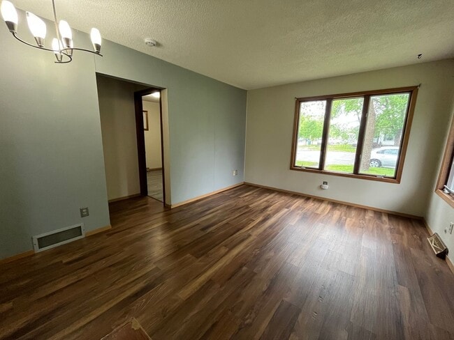 Building Photo - 2 bed 1 bath House