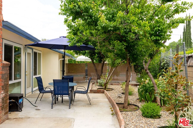 Building Photo - 22736 Cantlay St