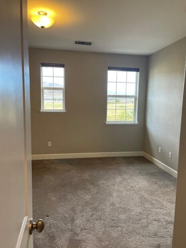 Building Photo - Large Condo in the Heart of Damonte Ranch