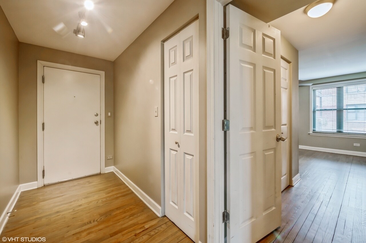 Building Photo - 2545 W Catalpa Ave