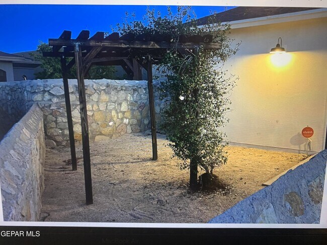 Building Photo - 12893 Hueco Pit Dr