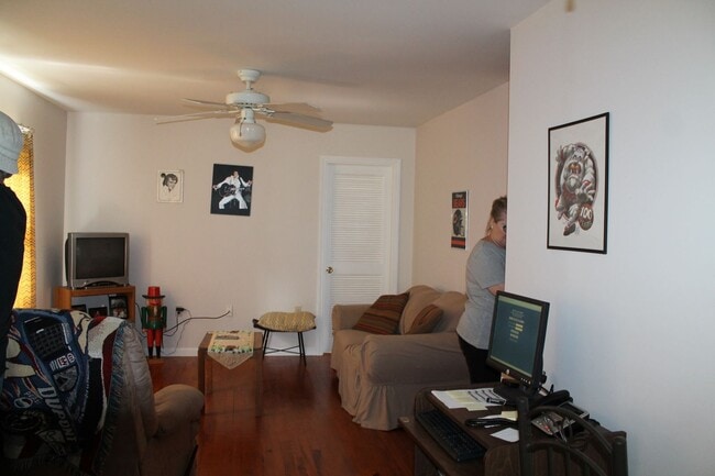 Building Photo - Duplex in Oak Ridge