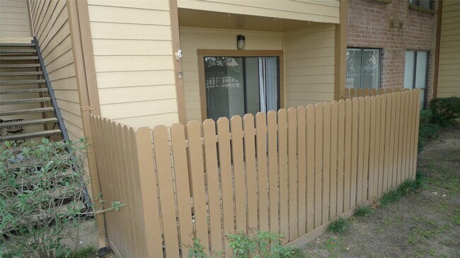 Building Photo - 16111 Aspenglen Dr