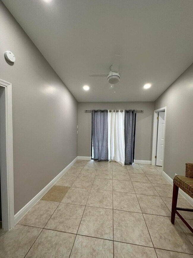Building Photo - 1925 Shower Tree Way