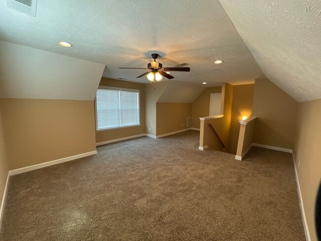 Building Photo - Executive Living!