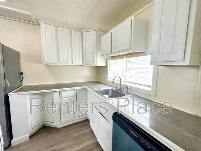 Building Photo - 201 S Ora St