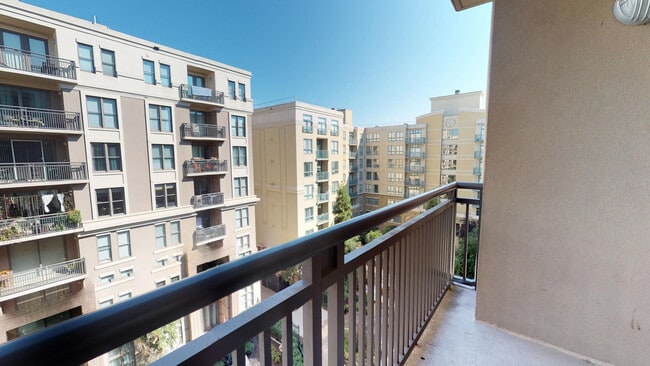 Building Photo - Gateway Plaza in Center City Condo with La...