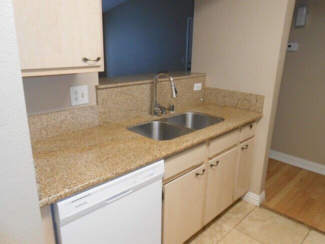 Building Photo - Spacious 2nd Floor Condo in Gated Community in West