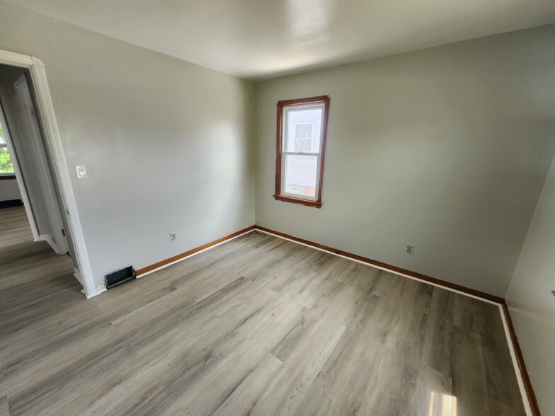 Building Photo - 5618 Merkle Ave