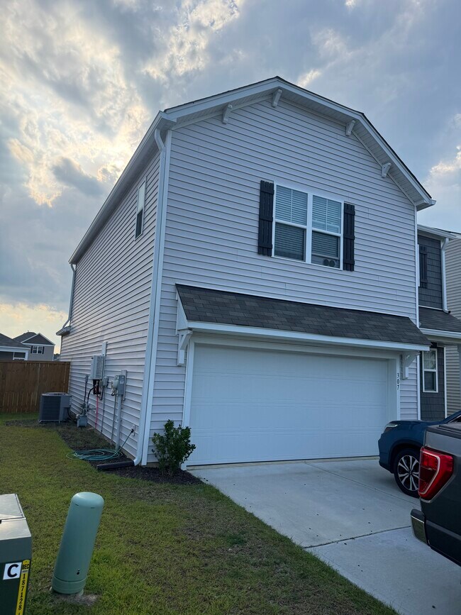 Building Photo - 307 Black Birch Dr
