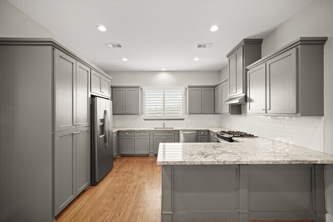 Building Photo - 2547 S Calumet St